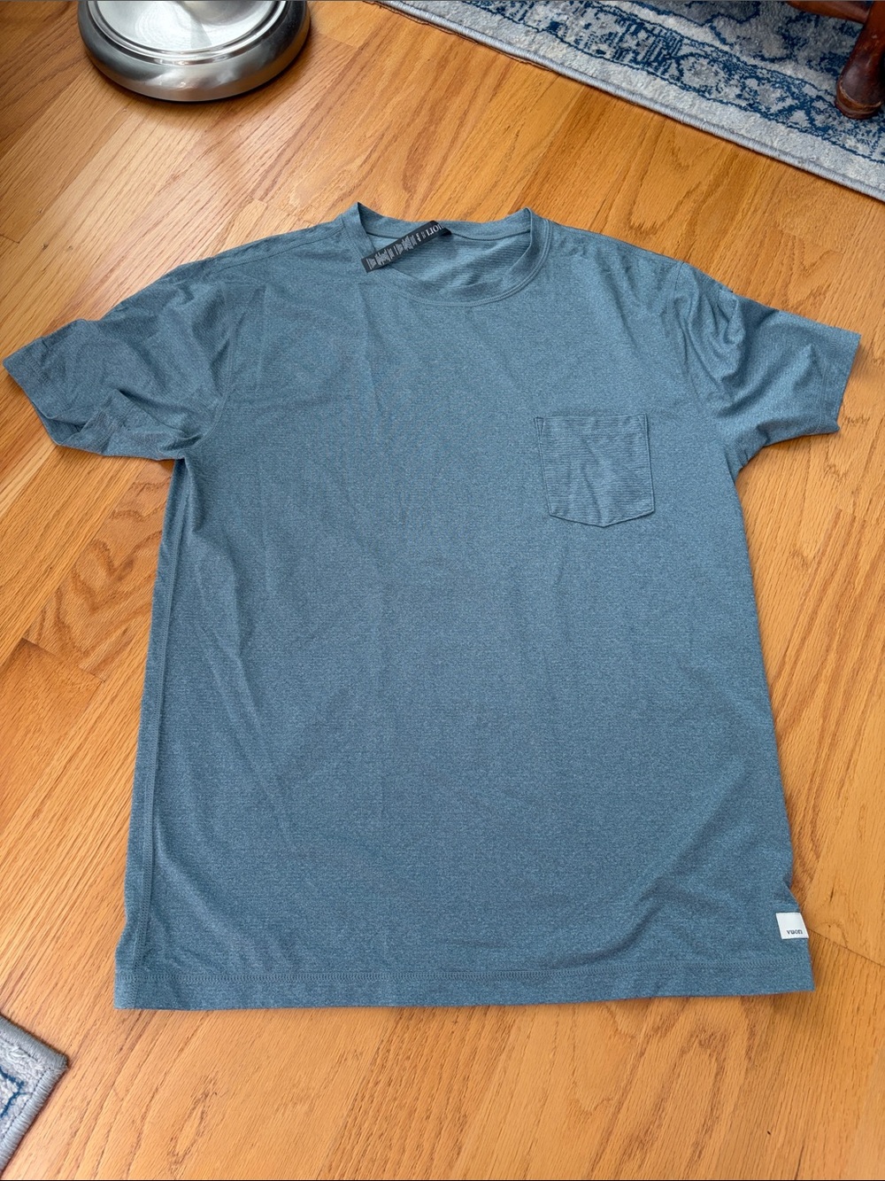 Vuori Tradewind Performance Short Sleeve Pocket Tee silvery green L Tech V109